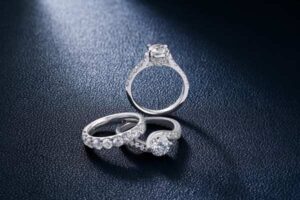 Moissanite vs Diamond Engagement Ring: Price, Sparkle and Durability